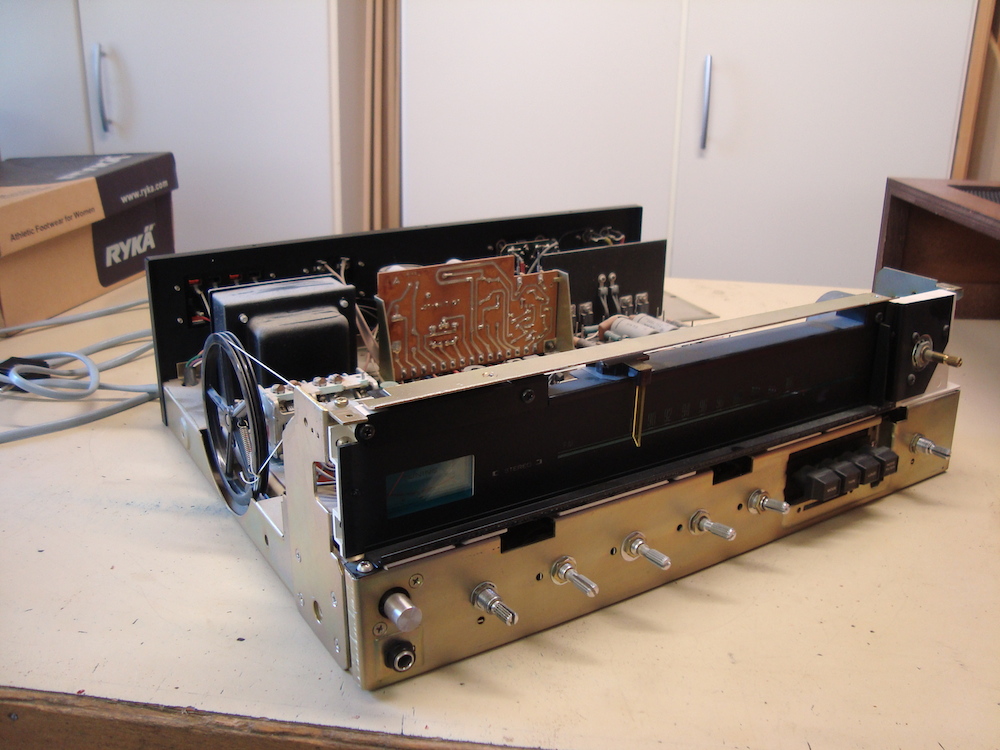 Kenwood KR-3200 front view 1