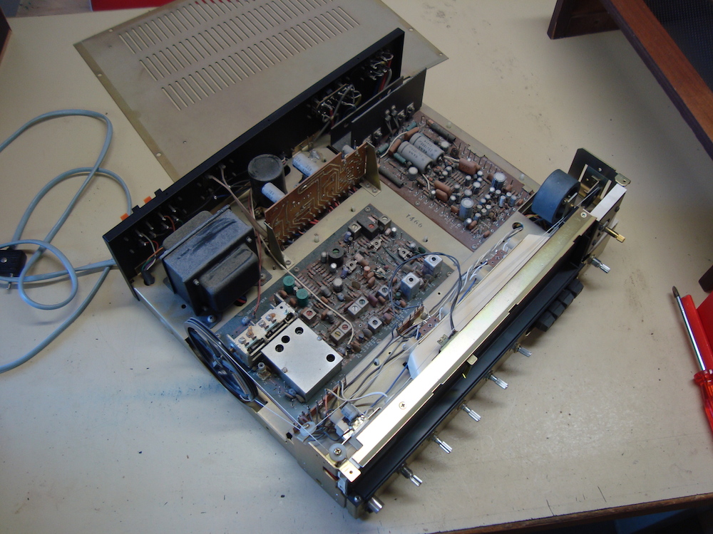 Kenwood KR-3200 front view 2